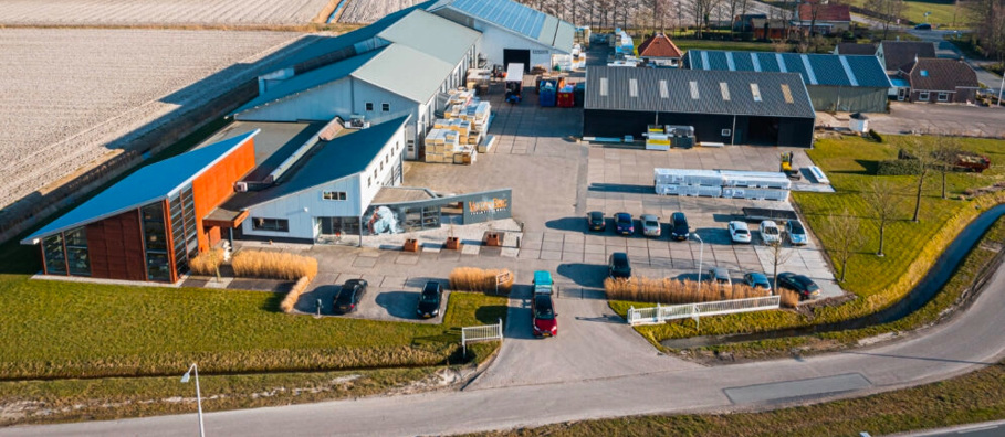 Luchtfoto schuin van boven Isolatiehandel van den Berg